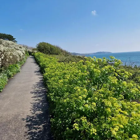 Apartment Blue Hills Luxury Apartment, Bay Front With Parking *