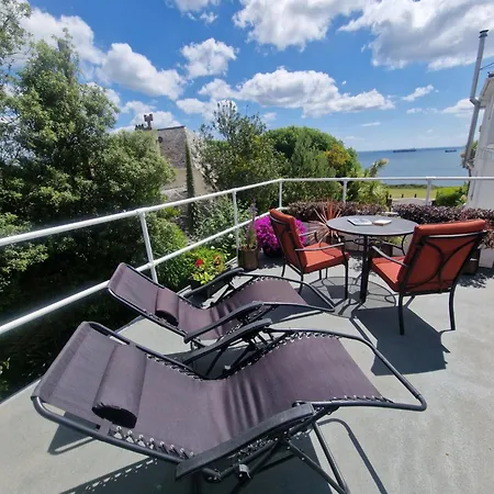Apartment Blue Hills Luxury Apartment, Bay Front With Parking *