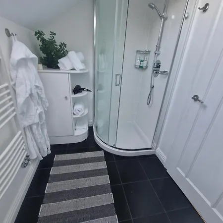 Blue Hills Luxury Apartment, Bay Front With Parking *